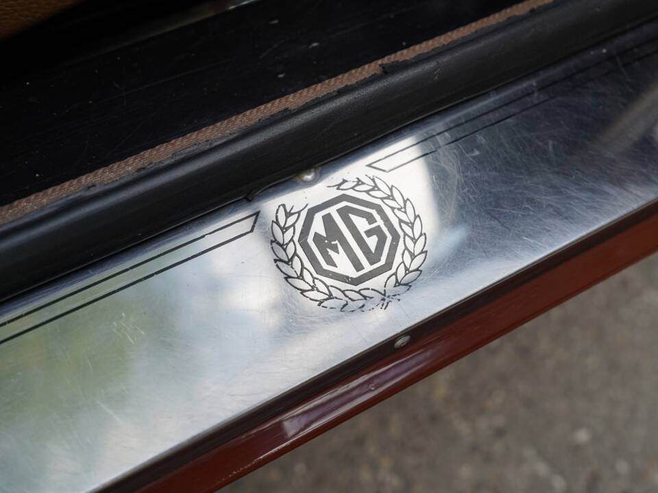 Image 51/100 of MG MGB (1978)