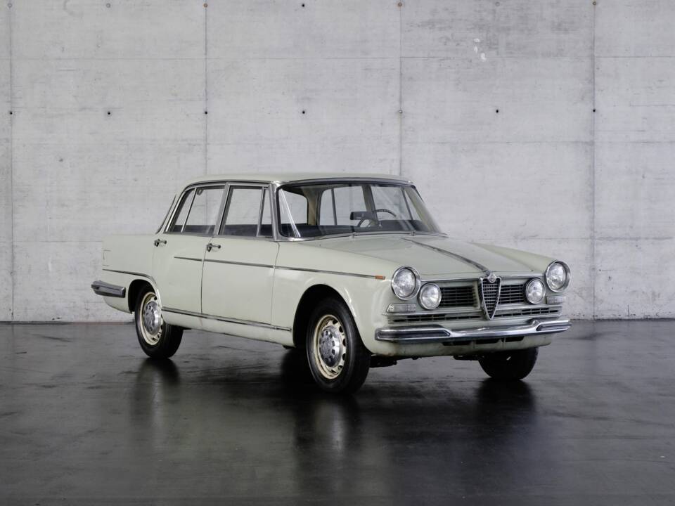 Image 3/48 of Alfa Romeo 2600 Berlina (1962)