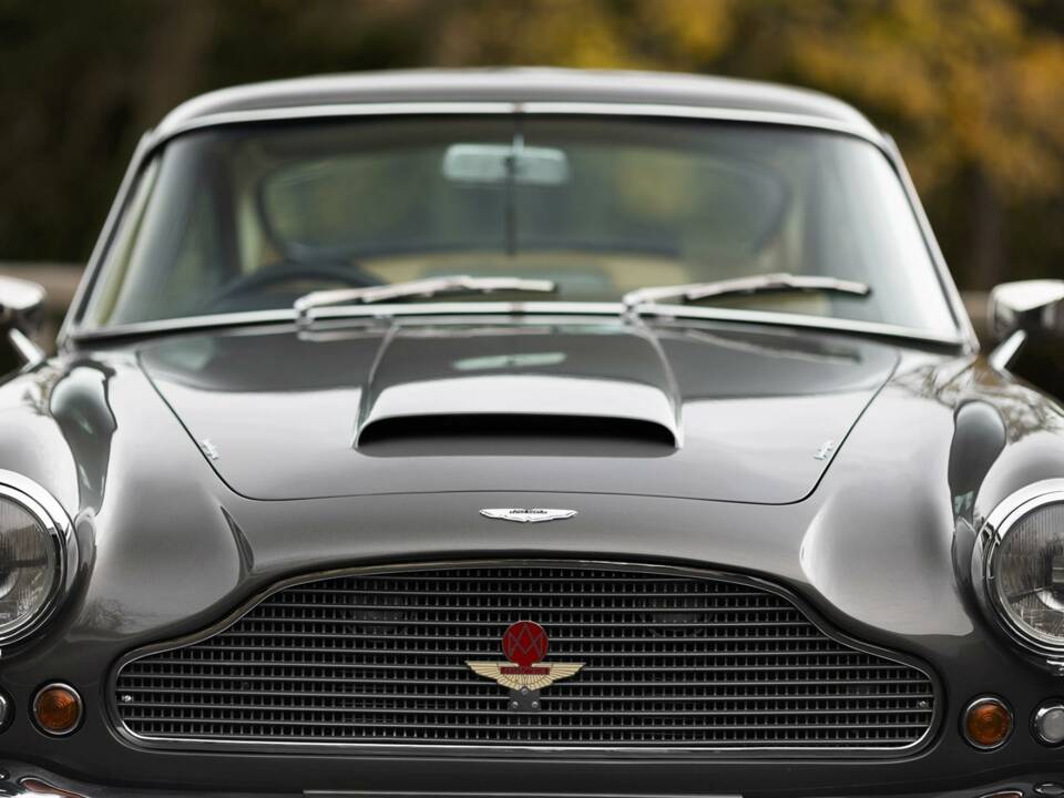 Image 26/50 of Aston Martin DB 4 (1962)