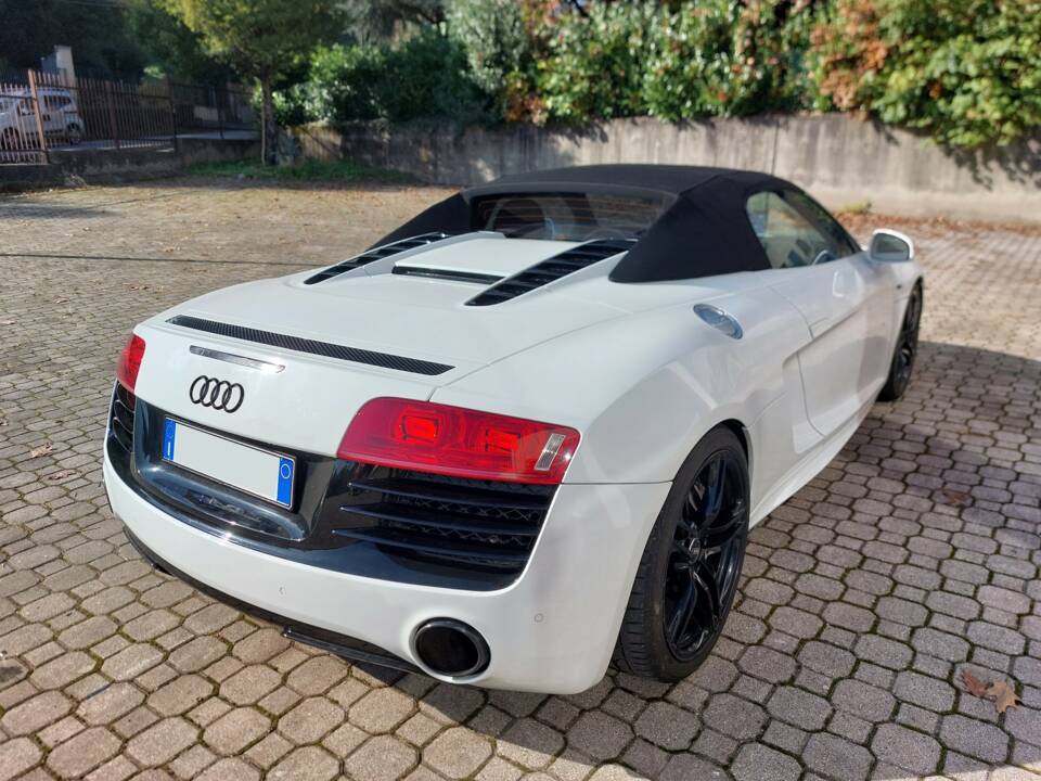 Immagine 6/18 di Audi R8 V10 (2009)