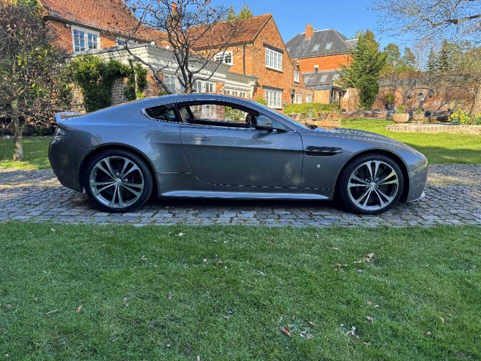 Afbeelding 17/49 van Aston Martin V12 Vantage (2009)