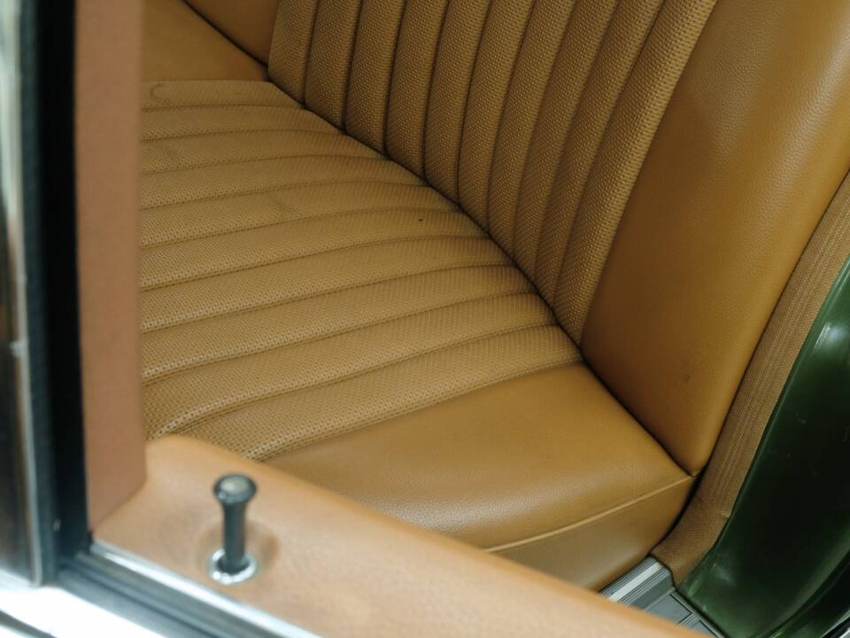 Image 42/50 de Mercedes-Benz 350 SE (1975)