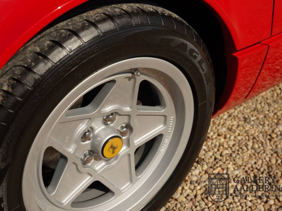 Bild 46/50 von Ferrari 308 GTBi (1980)