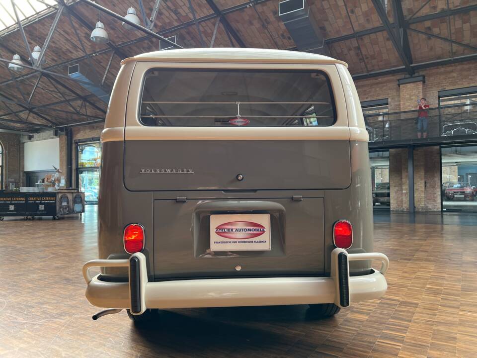 Image 12/36 of Volkswagen T1 minibus (1963)