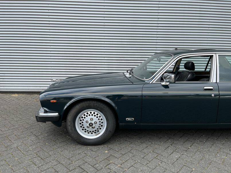 Image 5/8 of Jaguar XJ 12 (1991)
