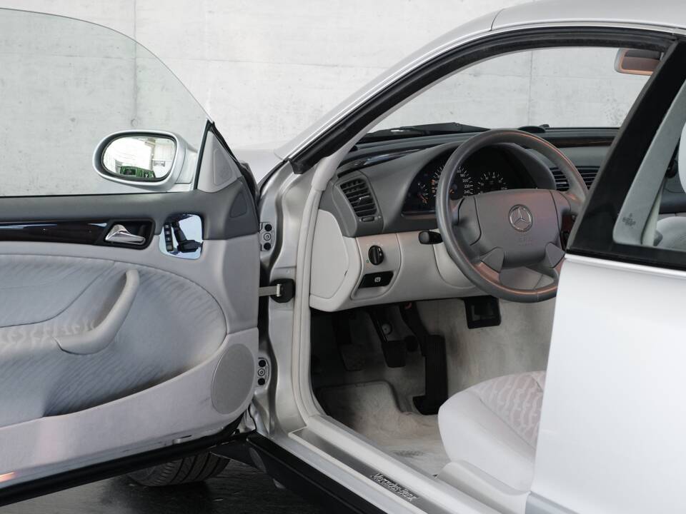 Bild 21/50 von Mercedes-Benz CLK 230 Kompressor (1999)