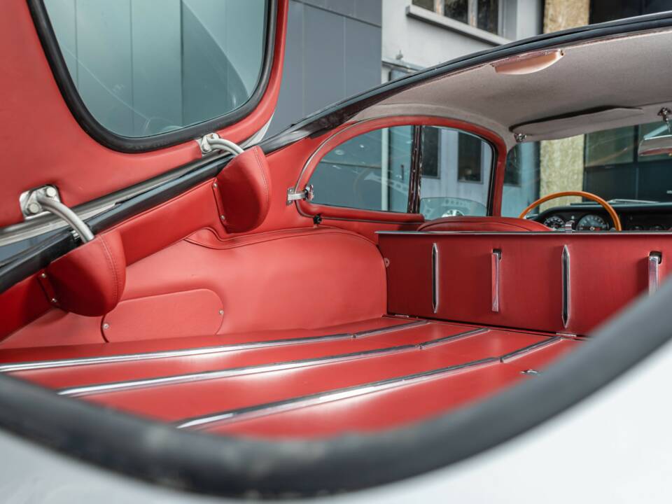 Image 37/50 of Jaguar E-Type 4.2 (1965)