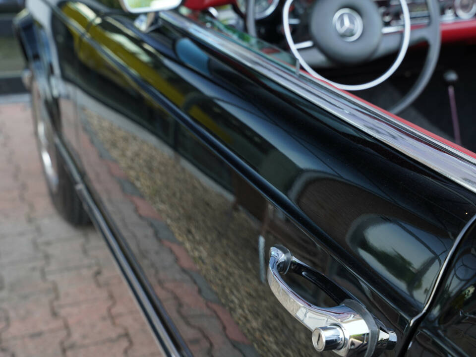 Image 38/50 de Mercedes-Benz 280 SL (1969)