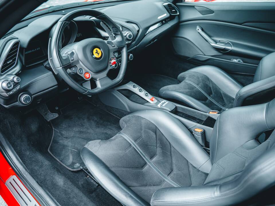 Image 55/56 of Ferrari 488 GTB (2020)