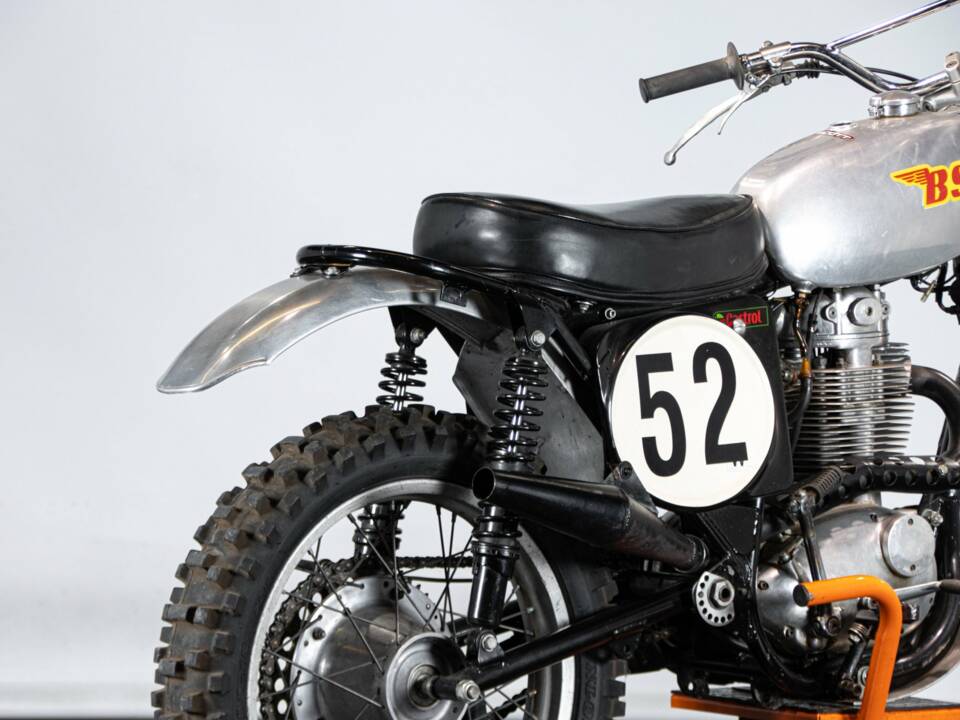 Bild 42/50 von BSA DUMMY (1974)