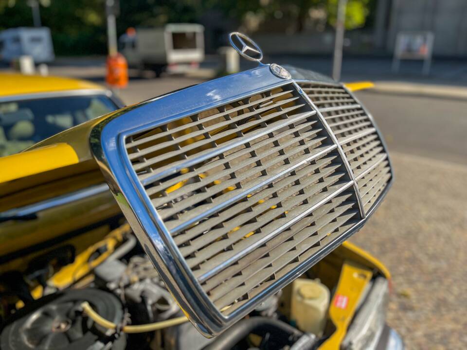 Image 97/139 of Mercedes-Benz 240 D (1978)