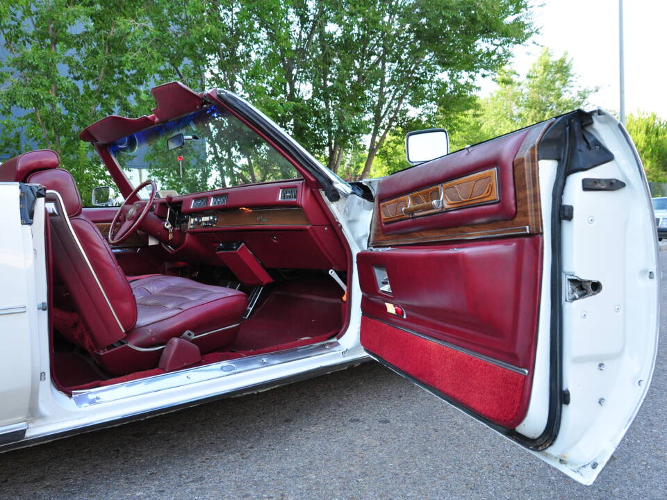 Image 45/75 of Cadillac Fleetwood Eldorado Convertible (1975)