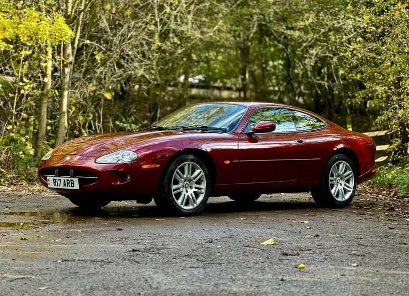 Image 7/50 de Jaguar XKR (1998)