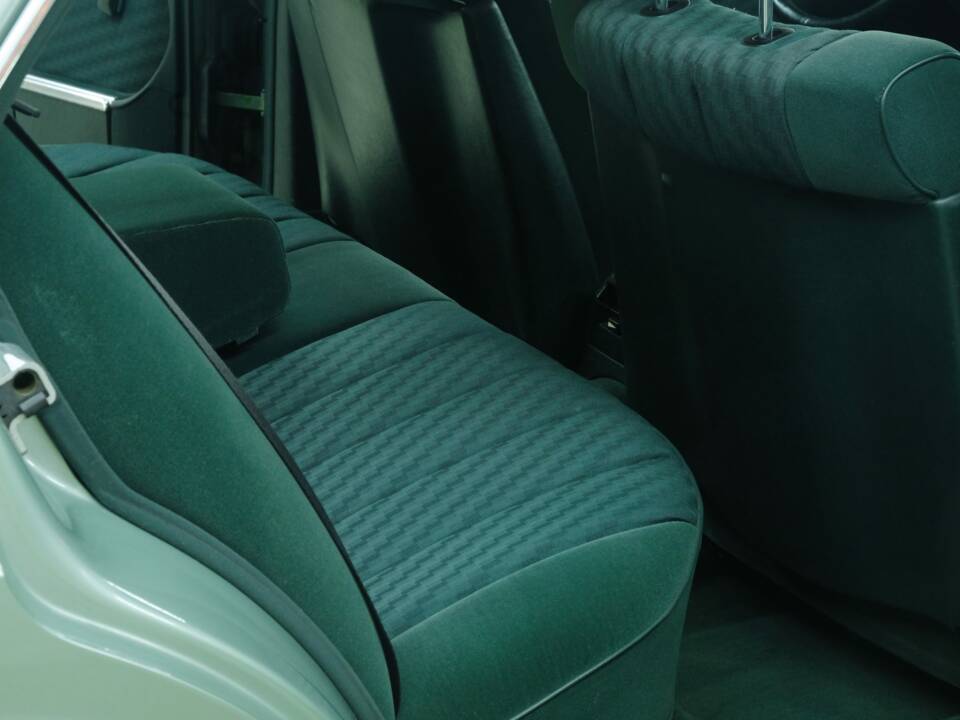Bild 28/50 von Mercedes-Benz 300 SE (1986)