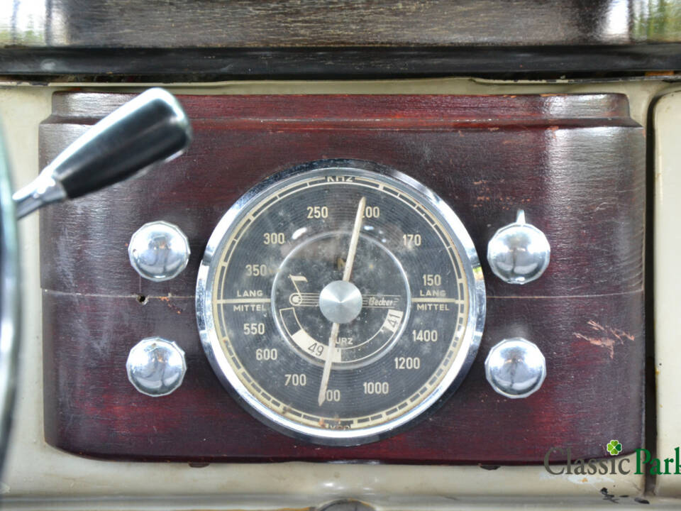 Image 34/50 of Mercedes-Benz 220 (1952)