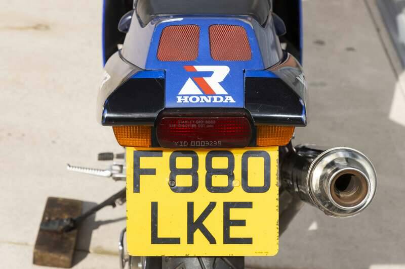Bild 46/47 von Honda VFR 400 R (1988)