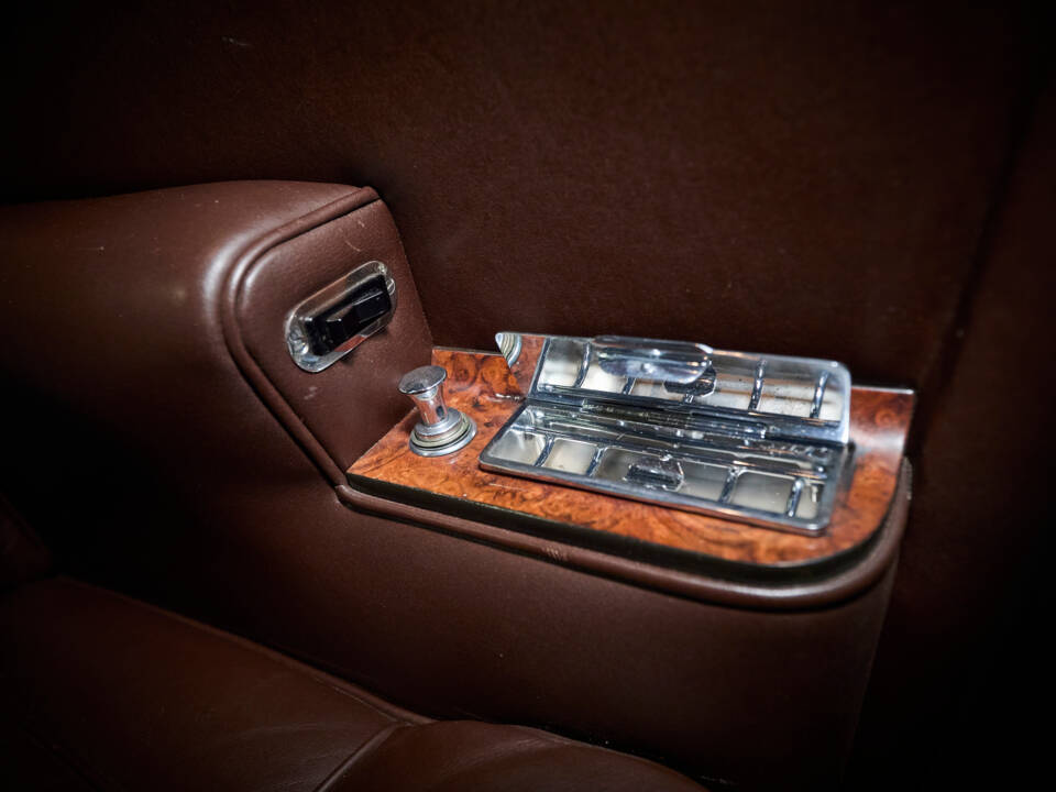 Image 71/99 of Rolls-Royce Corniche I (1979)