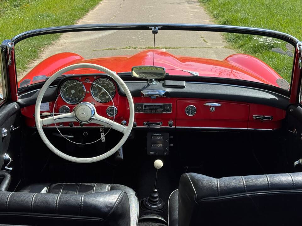 Image 7/9 of Mercedes-Benz 190 SL (1962)