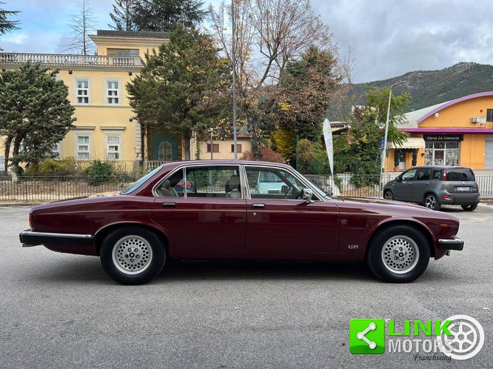 Image 4/10 of Jaguar Sovereign H.E. V12 (1983)