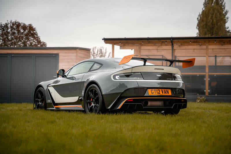 Image 4/30 de Aston Martin Vantage GT12 (2015)