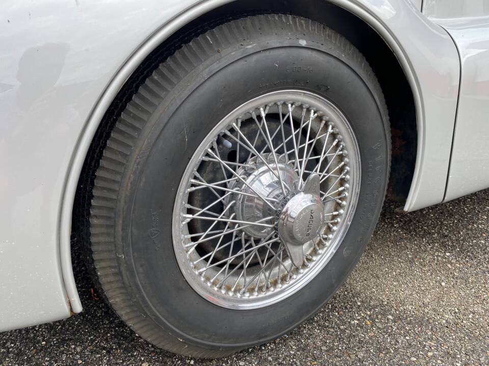 Image 14/36 of Jaguar XK 120 FHC (1953)