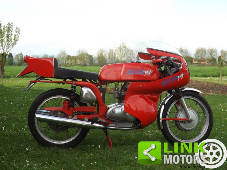 Image 2/10 of MV Agusta DUMMY (1972)