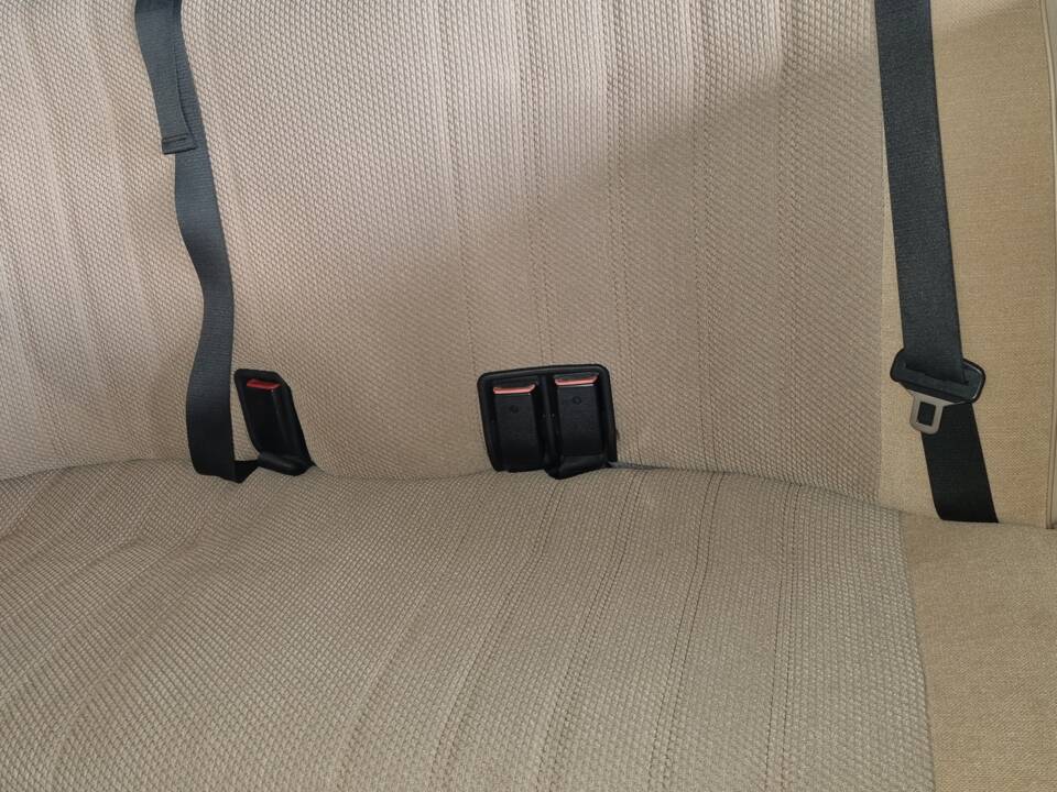 Immagine 14/21 di BMW 318i (1989)