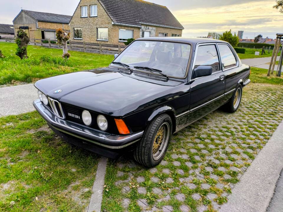 Image 3/22 of BMW 323i (1982)