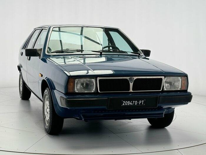 Image 4/7 de Lancia Delta 1500 (1980)