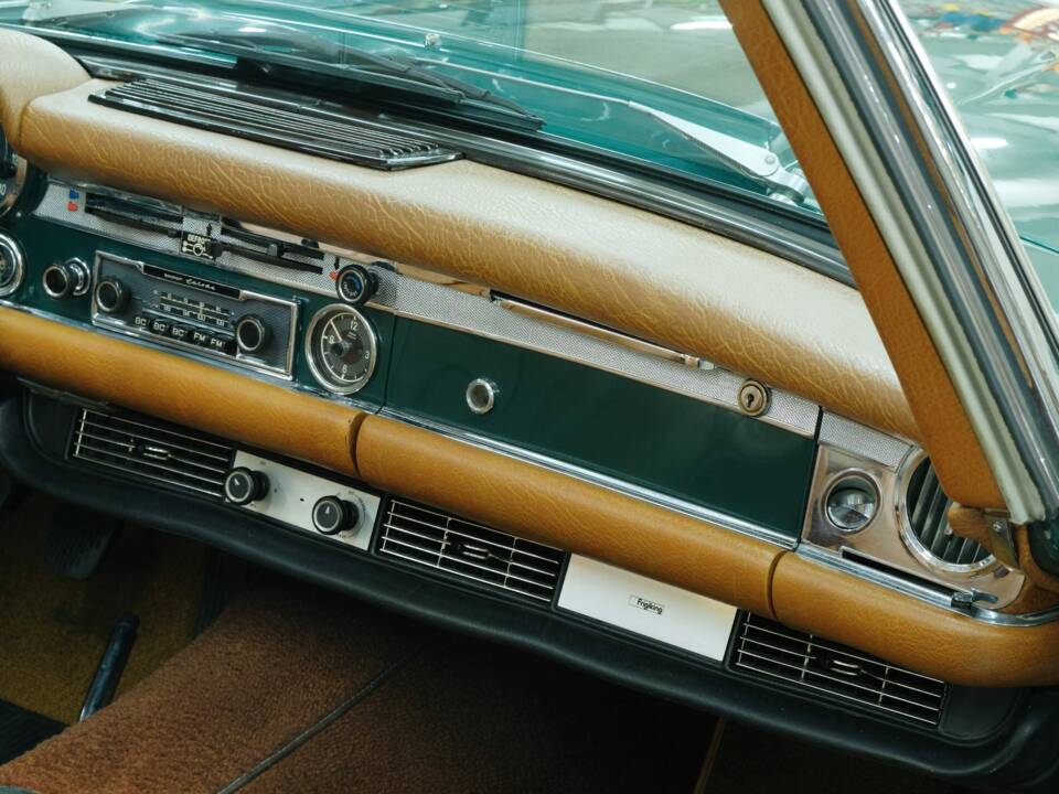 Image 36/50 de Mercedes-Benz 280 SL (1968)