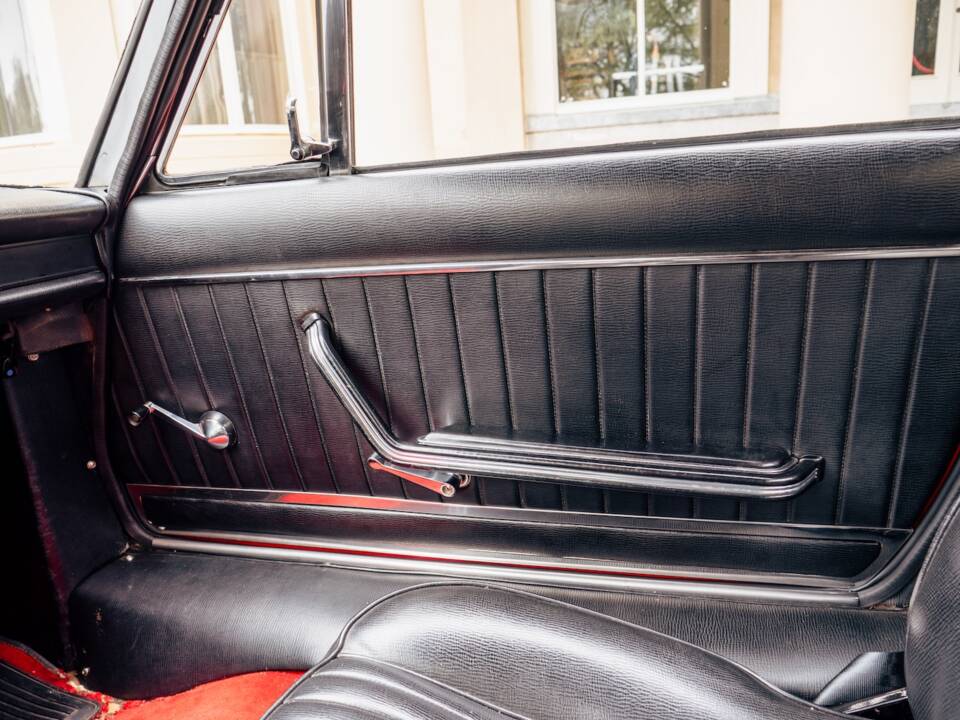 Image 38/65 of FIAT Dino Spider (1967)