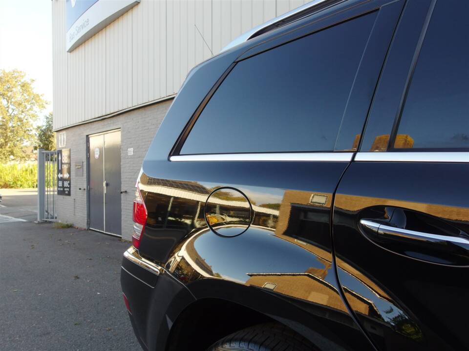Immagine 17/100 di Mercedes-Benz GL 550 4MATIC (2008)