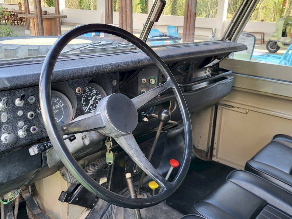 Bild 19/39 von Land Rover 88 (1981)