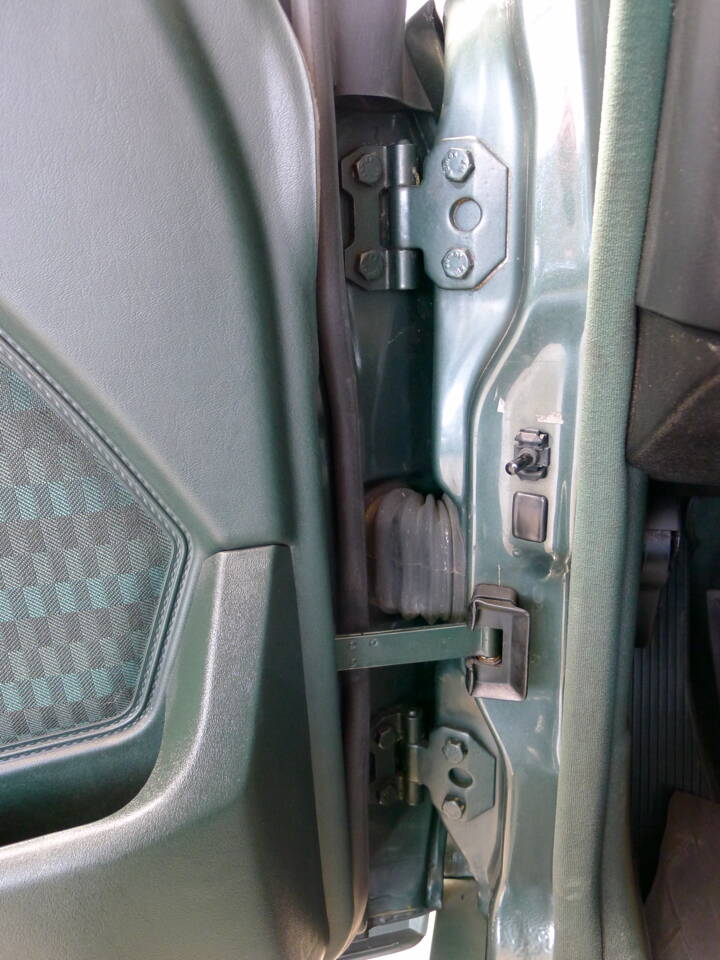 Bild 6/37 von Mercedes-Benz 190 E (1989)