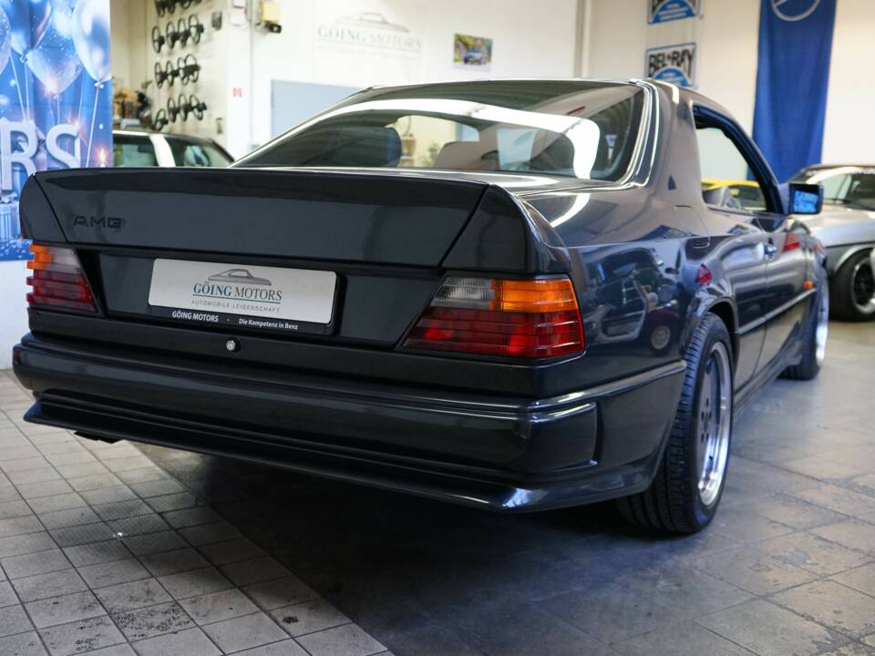 Afbeelding 13/35 van Mercedes-Benz 300 CE-24 (1992)