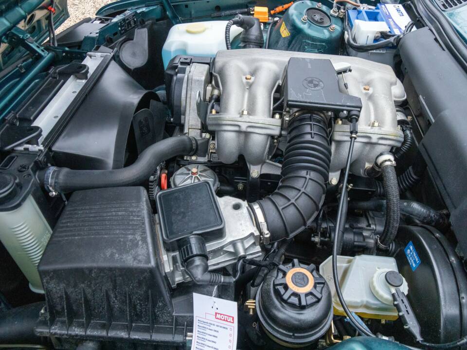 Image 4/50 of BMW 316i Touring (1993)