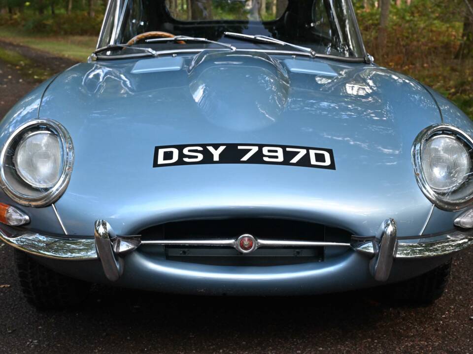 Image 26/50 of Jaguar E-Type (2+2) (1966)