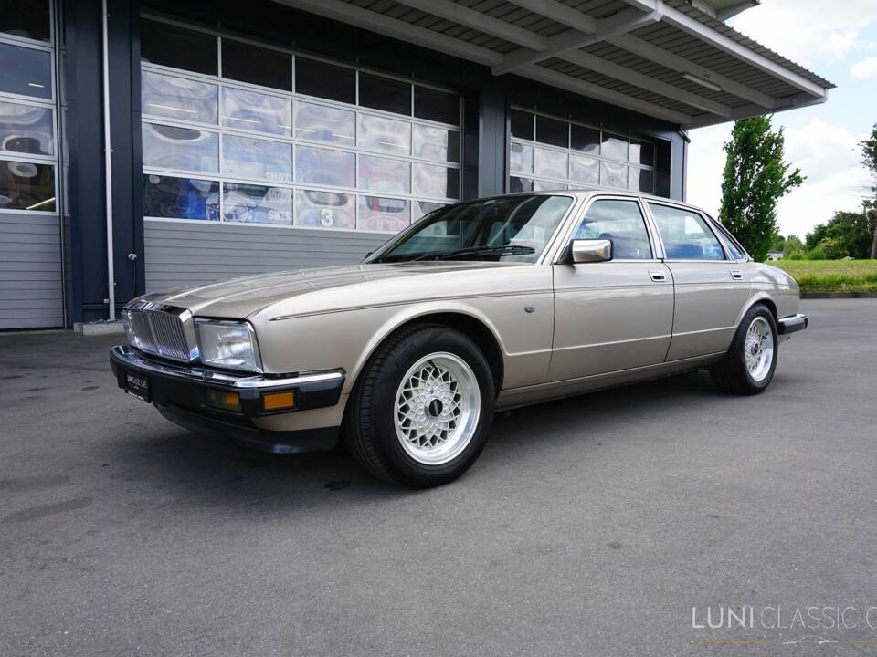 Image 2/61 de Jaguar Sovereign 3.6 (1987)