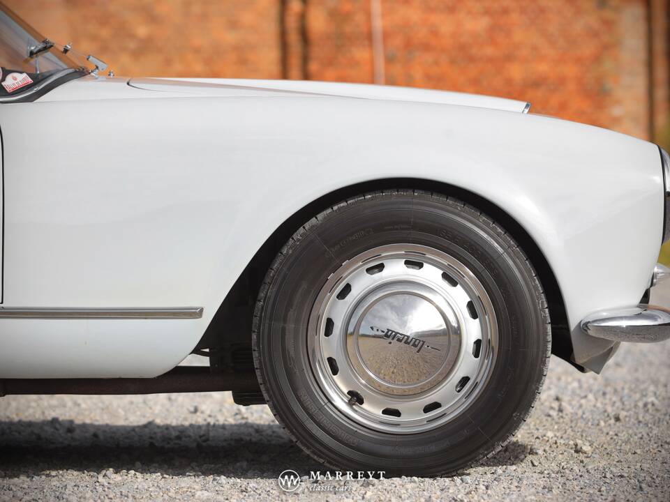 Image 19/70 of Lancia Aurelia B24 Convertible (1957)