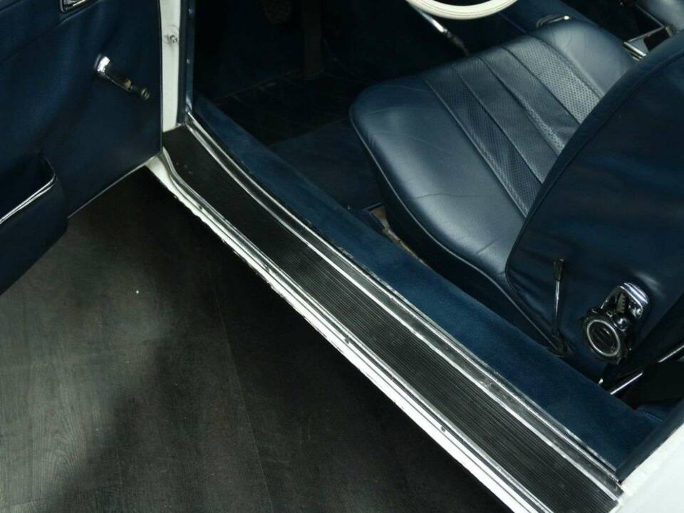 Image 12/50 of Mercedes-Benz 280 SL (1968)