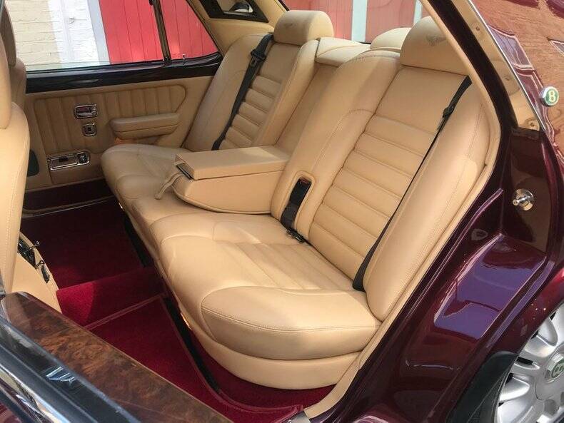 Imagen 20/26 de Bentley Brooklands R Mulliner (1998)
