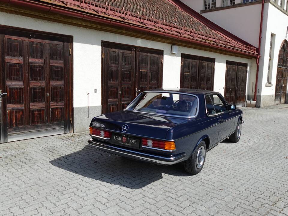 Bild 55/57 von Mercedes-Benz 230 CE (1980)