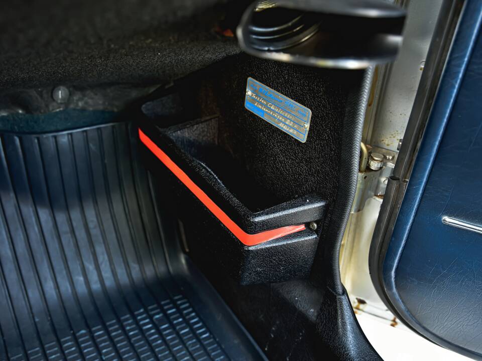 Image 24/38 de Volvo 244 DLS (1977)