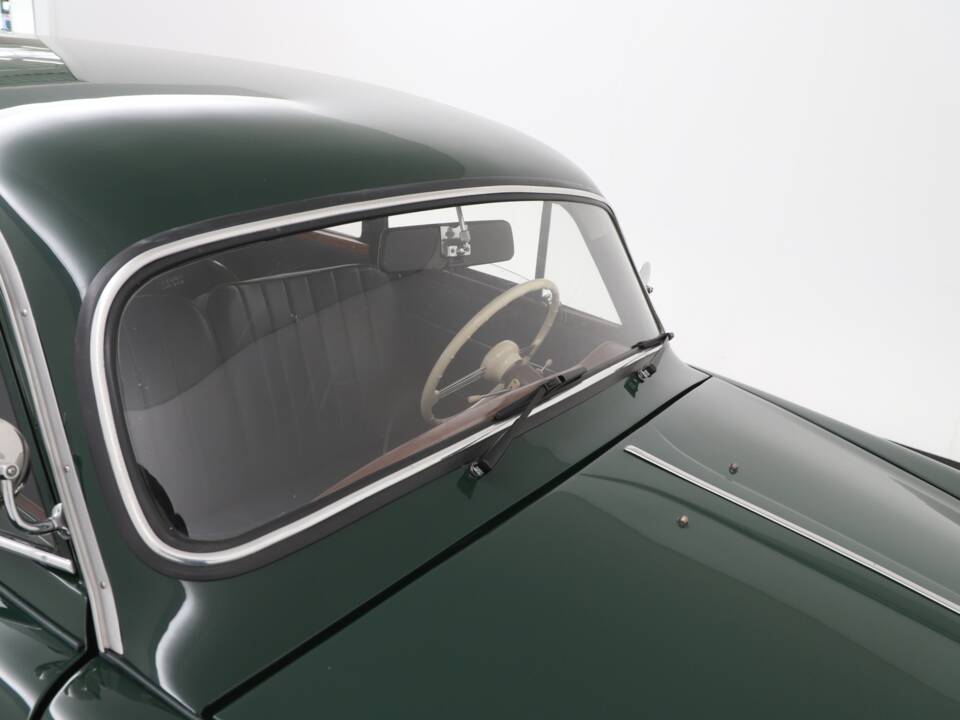 Image 18/24 of Goliath 700 (1955)