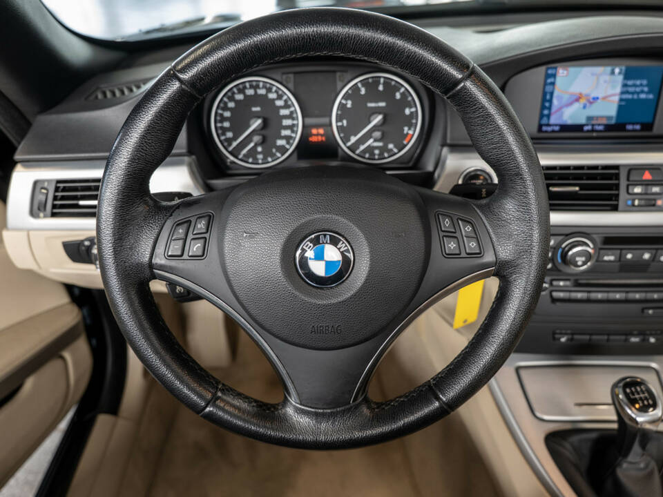 Image 9/31 of BMW 320i (2008)