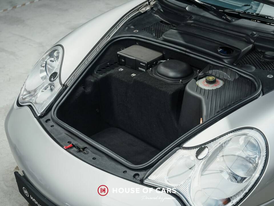 Bild 12/22 von Porsche 911 Carrera 4S (2002)