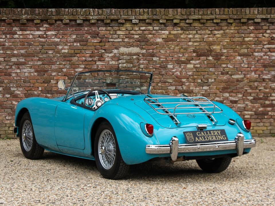 Image 2/50 of MG MGA 1600 (1958)