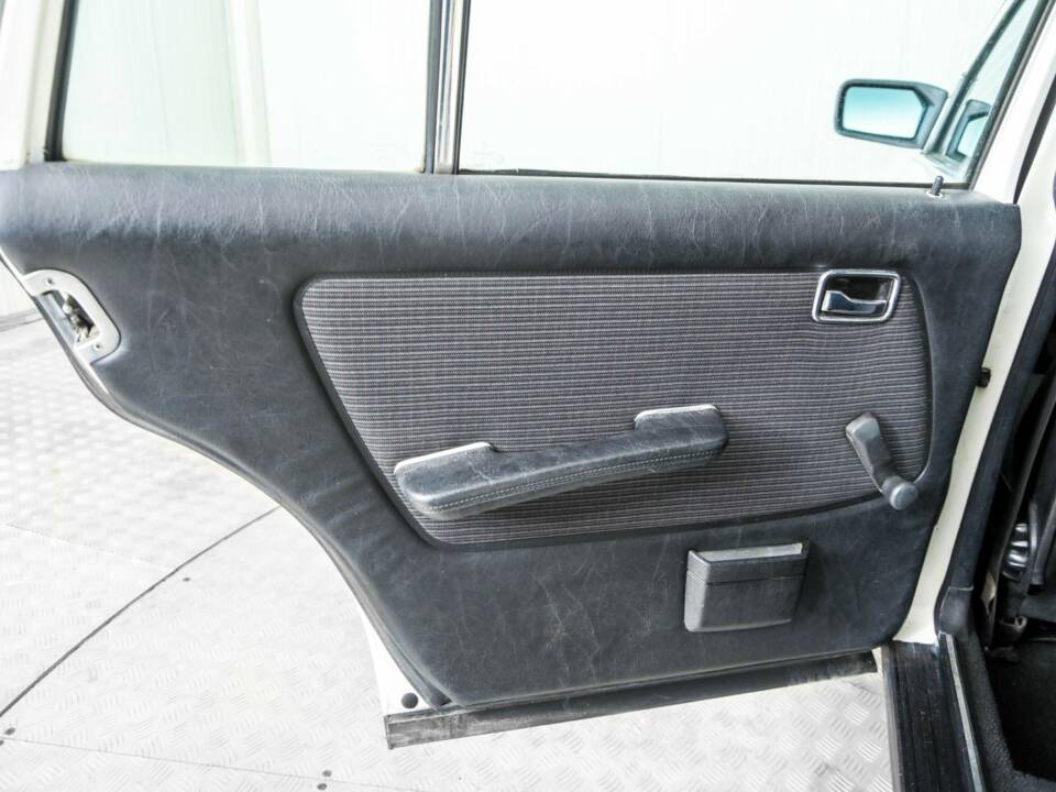 Image 34/50 of Mercedes-Benz 230 TE (1984)