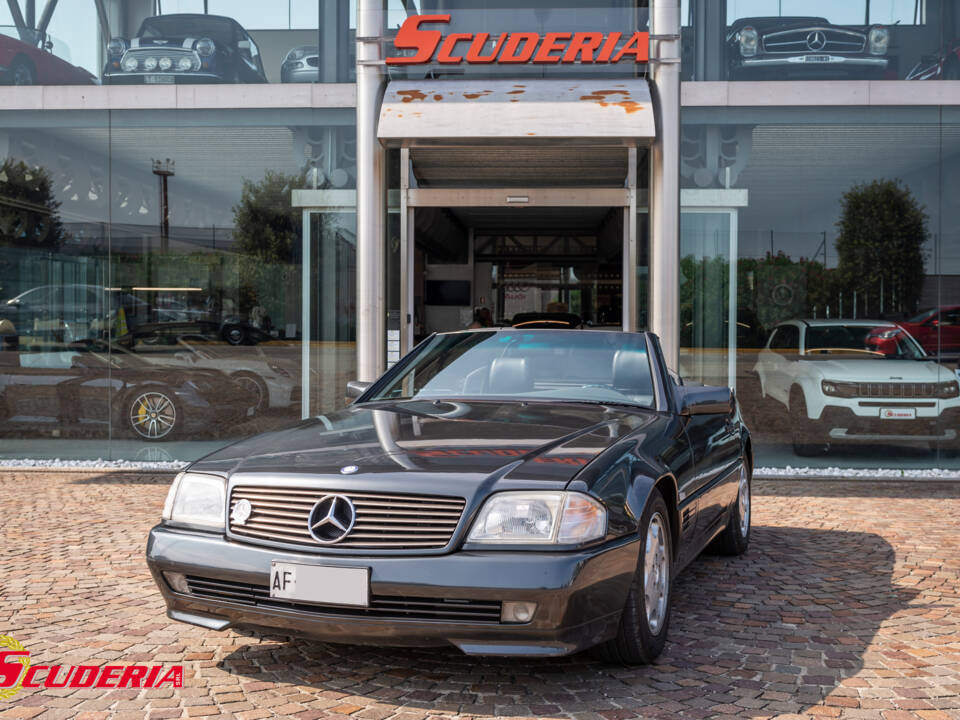 Imagen 1/34 de Mercedes-Benz 500 SL (1992)