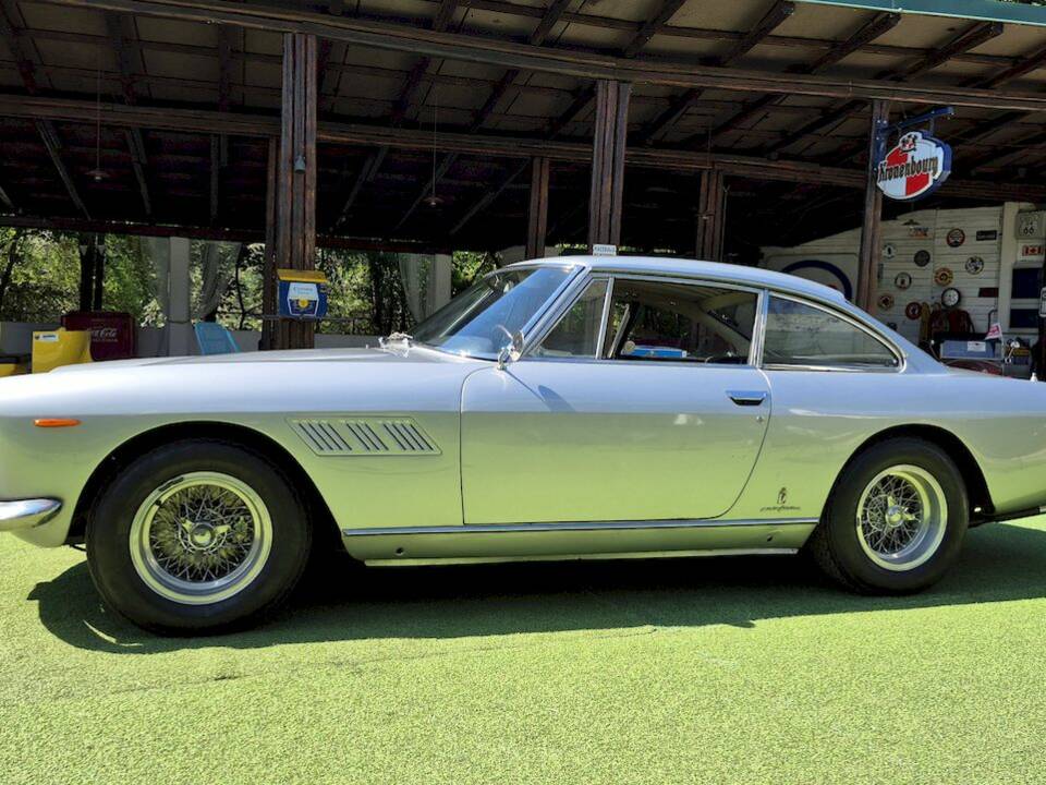 Imagen 4/66 de Ferrari 330 GT 2+2 (1964)
